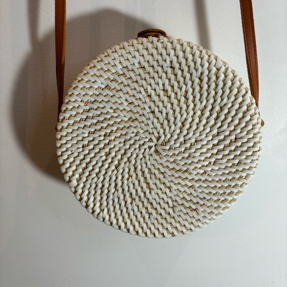 CANTINE Style Crossbody Bag Purse with a Floral Lining and Adjustable Thin Strap - Picture 2 of 10